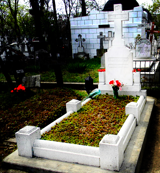Constructii funerare Monumente funerare | Crucifunerare.ro